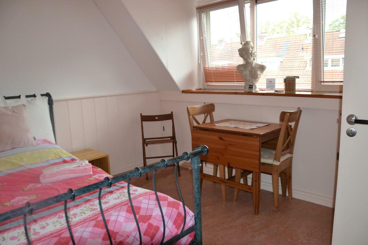 B&B Macbed Checkin-Time 1700-1800 Or Request Before You Book Alkmaar Esterno foto